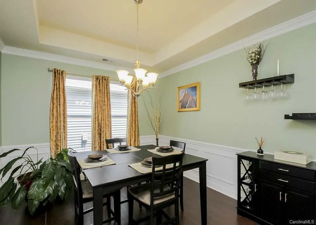 4 bed, 2840 sqft, $2,700 — Photo 4