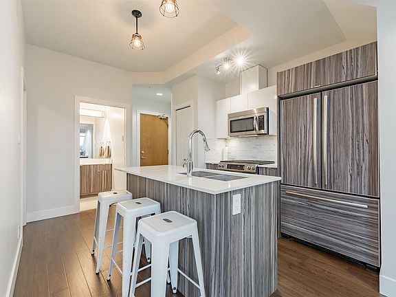 4th image of 2250 Commercial Dr #402