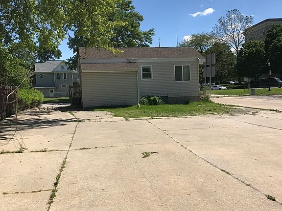 2nd image of 107 Bernard St