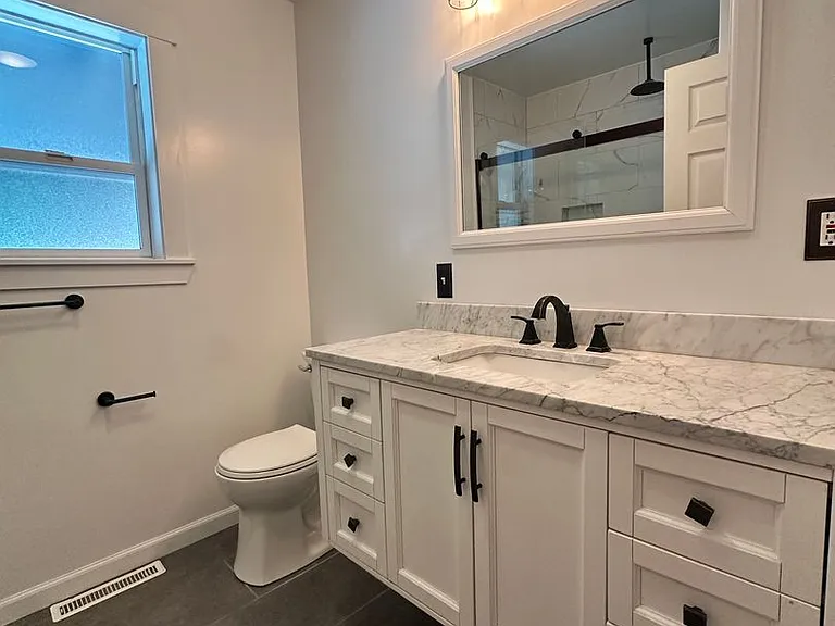709 Schons Pl — Photo 8