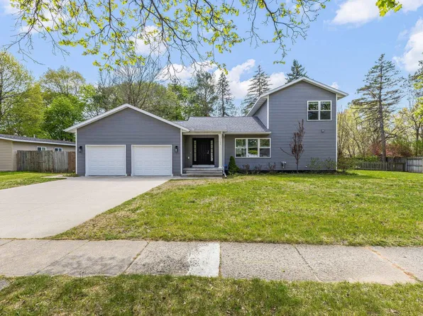 1502 E Sugnet Rd, Midland, MI 48642