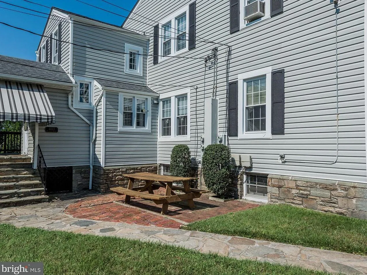 2 bed, 1250 sqft, $2,200 — Photo 4
