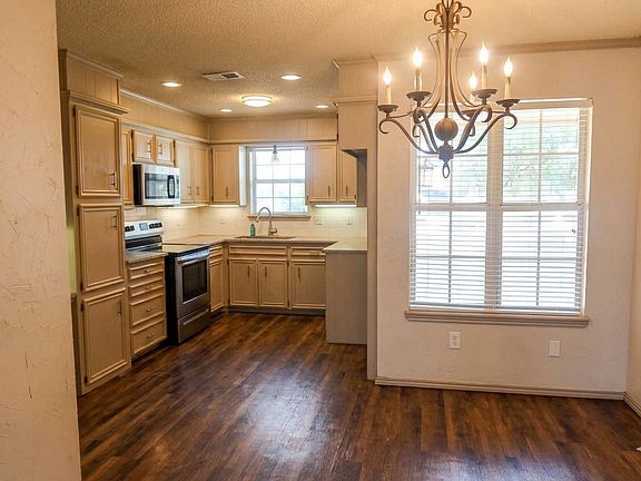 Kitchen dining
