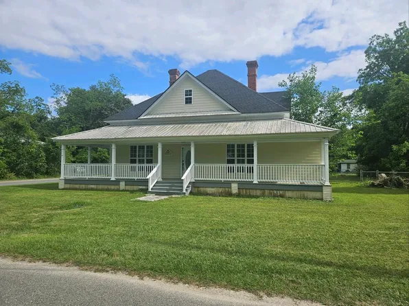 388 S Jones St, Ray City, GA 31645
