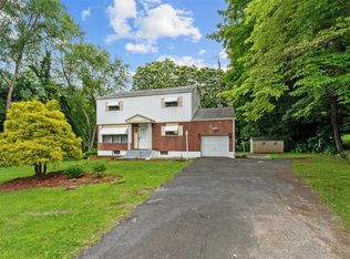 4 Westbrook Dr, Cortlandt Manor, NY 10567