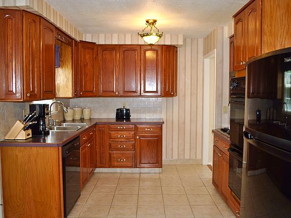 5th image of 29574 Shaker Dr