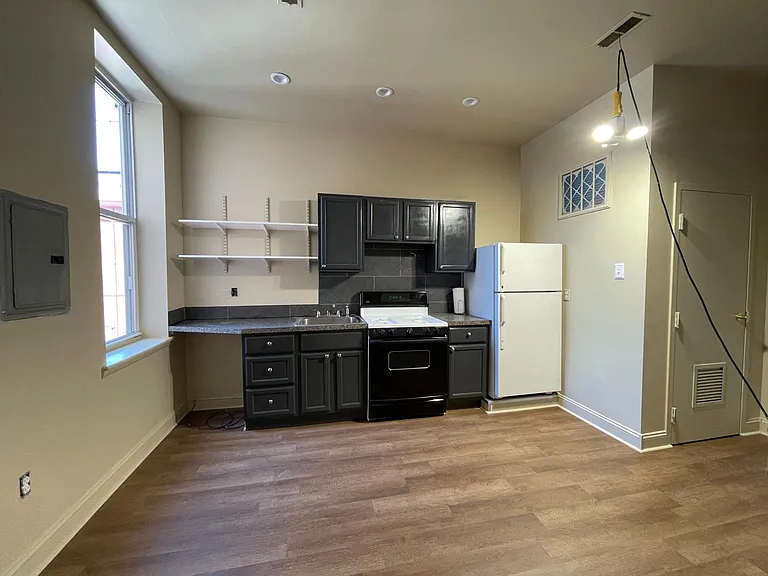 1542 N 15th St #3 — Photo 6