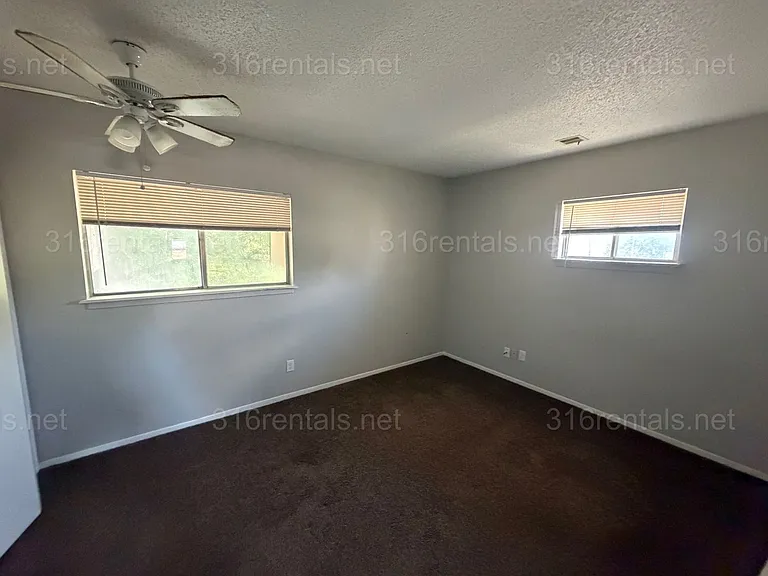 736 W 15th St — Photo 5