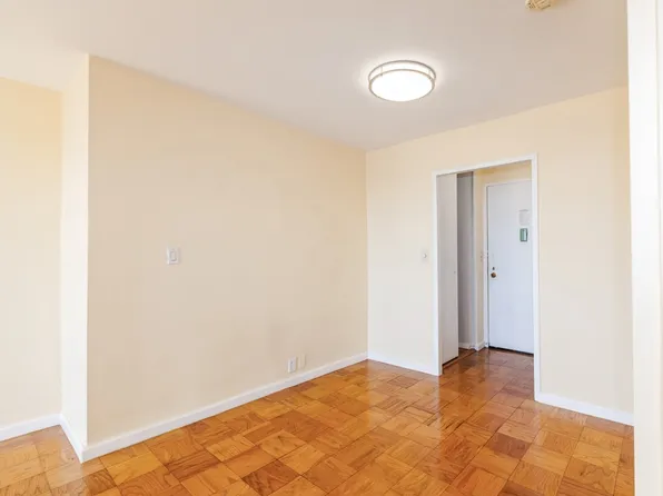 70-25 Yellowstone Boulevard image 31 of 35