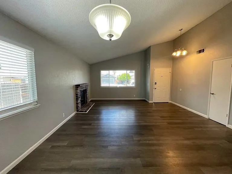 1009 Whistler Dr — Photo 1