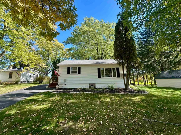 N5170 Forest Glen Beach Rd, Ripon, WI 54971