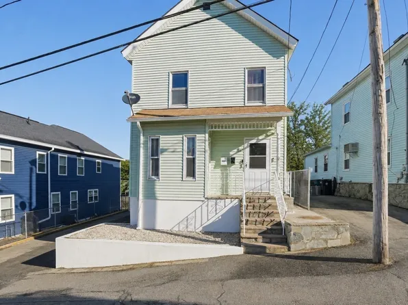 28 Warnock St, Lowell, MA 01852