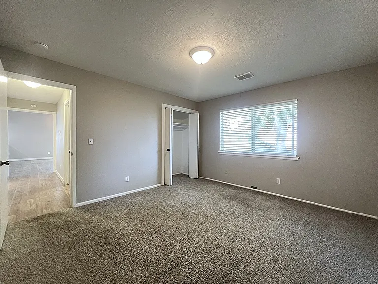 737 N Beachwood St — Photo 22