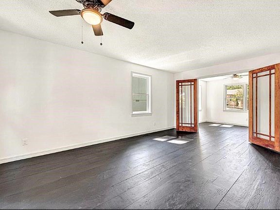 4th image of 22 Elizabeth Dr