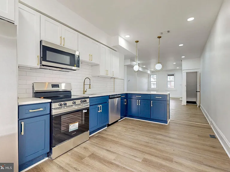 2320 W Lexington St — Photo 13