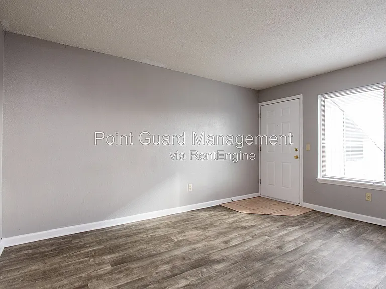 2228 S Oliver Ave — Photo 7