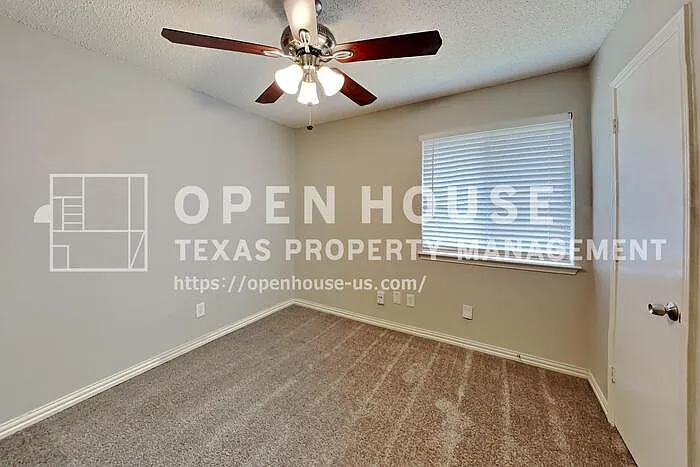 400 Valley Mills Dr — Photo 16
