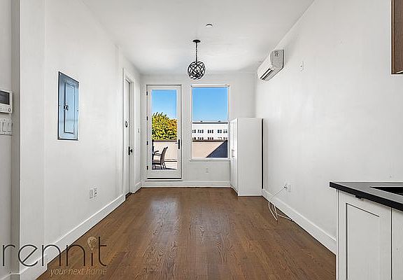 2nd image of 816 Saint Johns Pl #5R