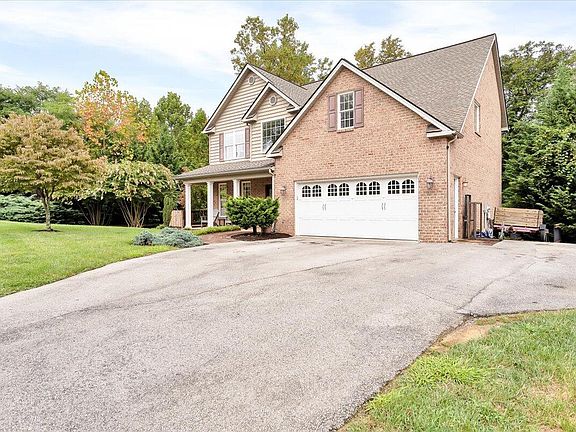 3rd image of 205 Bentwood Ct