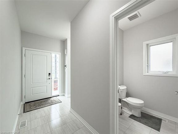 5th image of 105 Alicia Cres
