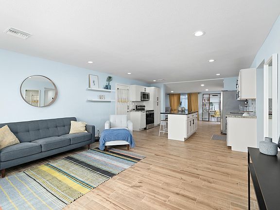 5th image of 816 E Orchid Ln