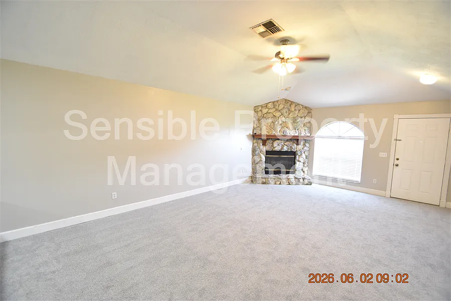 2 bed, 1192 sqft, $1,600 — Photo 2