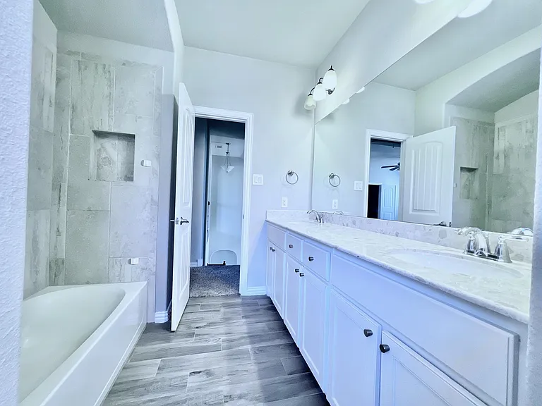 Dual sink full bath upstairs