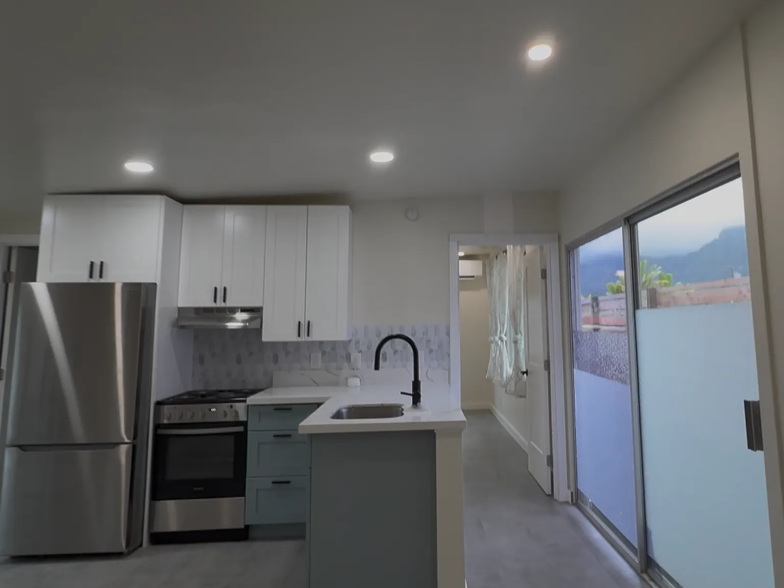 2 bed, 725 sqft, $3,750 — Photo 2