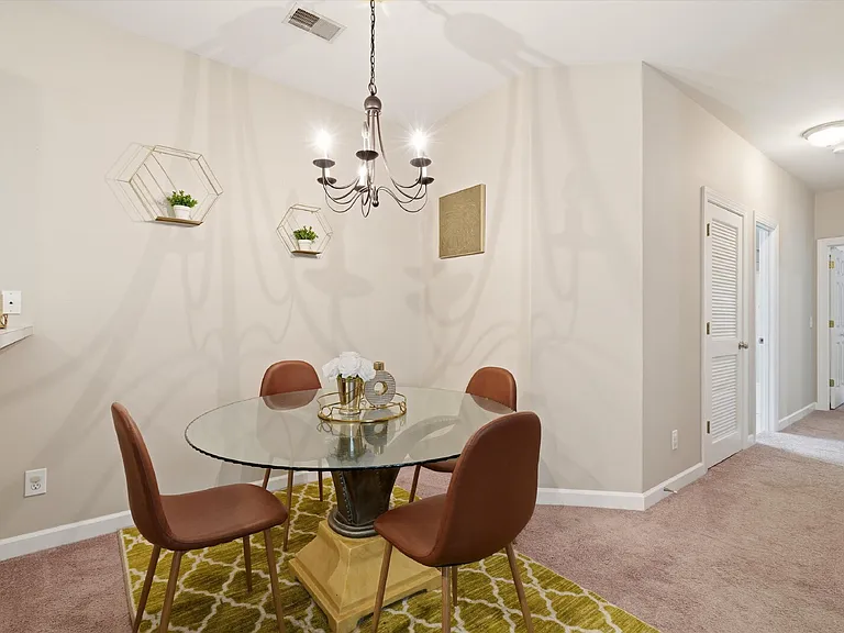 407 S Elgin Ct — Photo 12