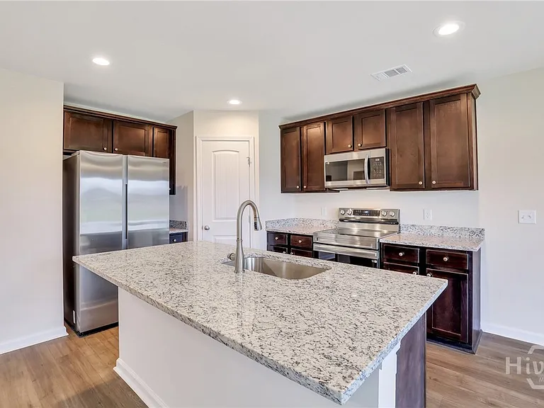 211 Vinesville Ct — Photo 18