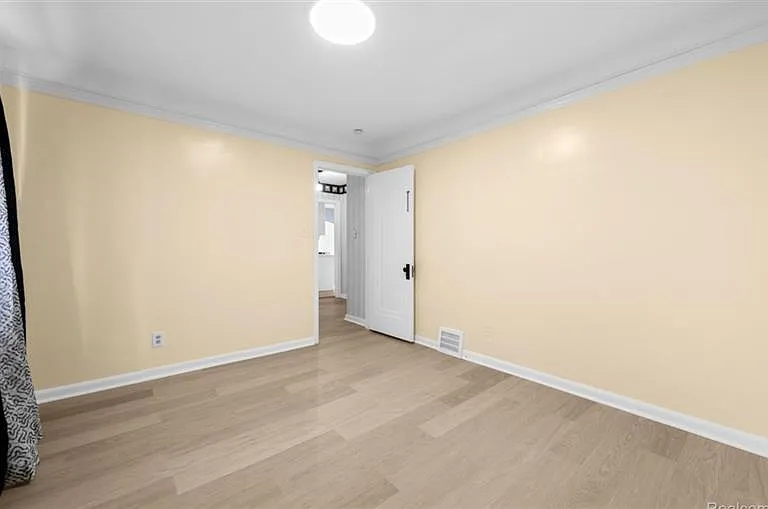 8060 Edward Ave — Photo 10
