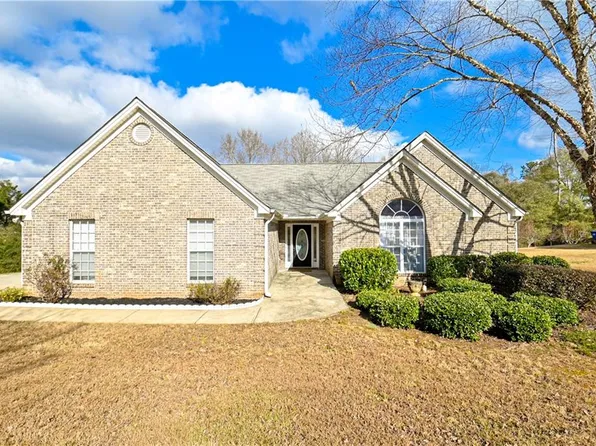 719 Overlook Dr, Winder, GA 30680
