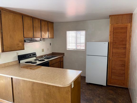 3rd image of 769 Modesto Ave Unit 4