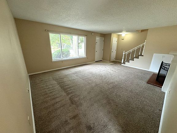5th image of 1402 Brook Ct