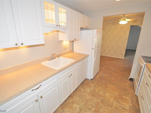 2nd image of 7982B Colonial Dr #91-B