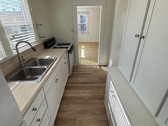 5th image of 68 Bennett Ave #3
