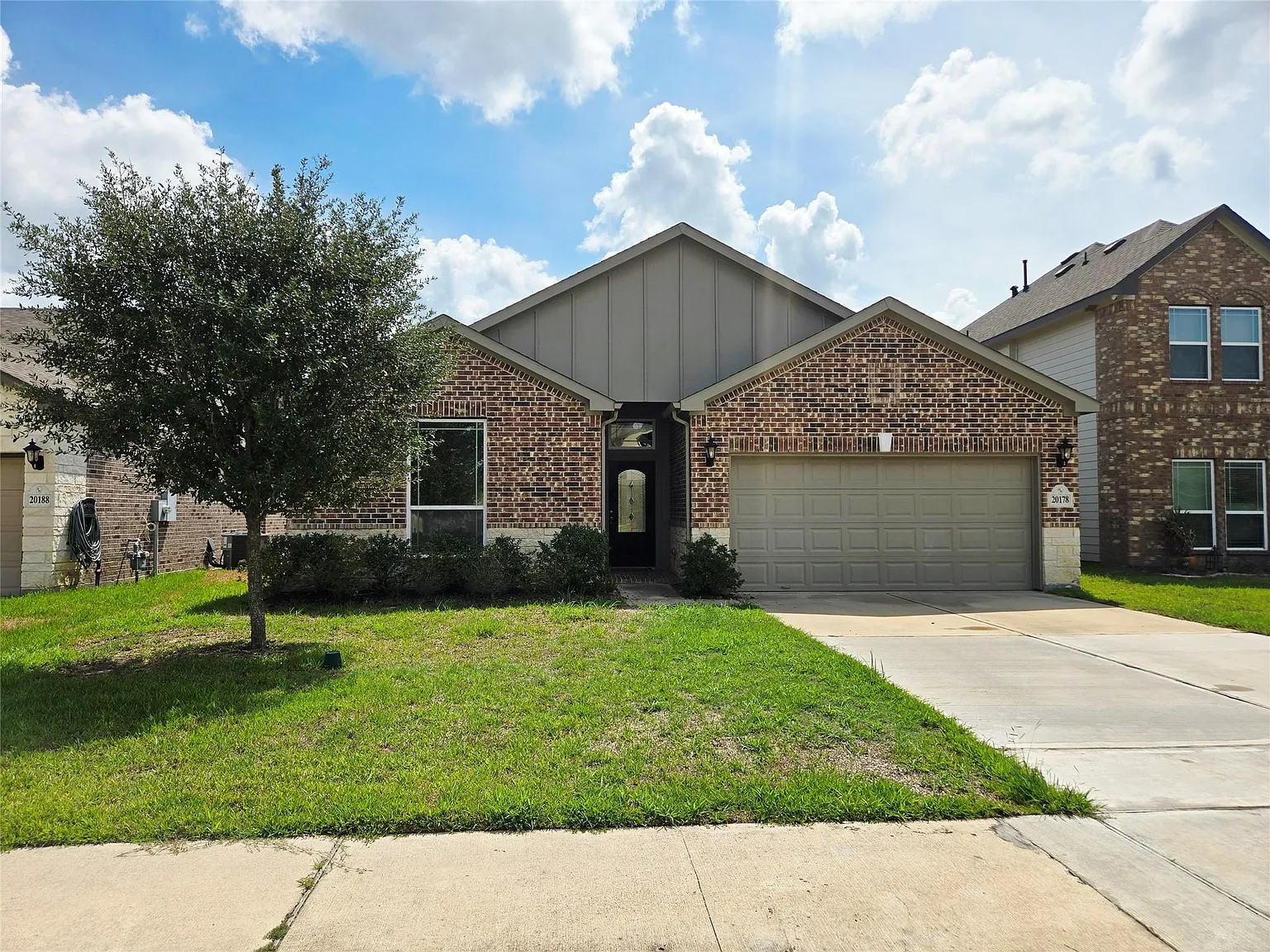 3 bed, 2.0 bath, 1750 sqft, $2,400 — Photo 2