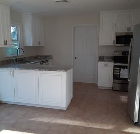 4th image of 15 Cheri Ln