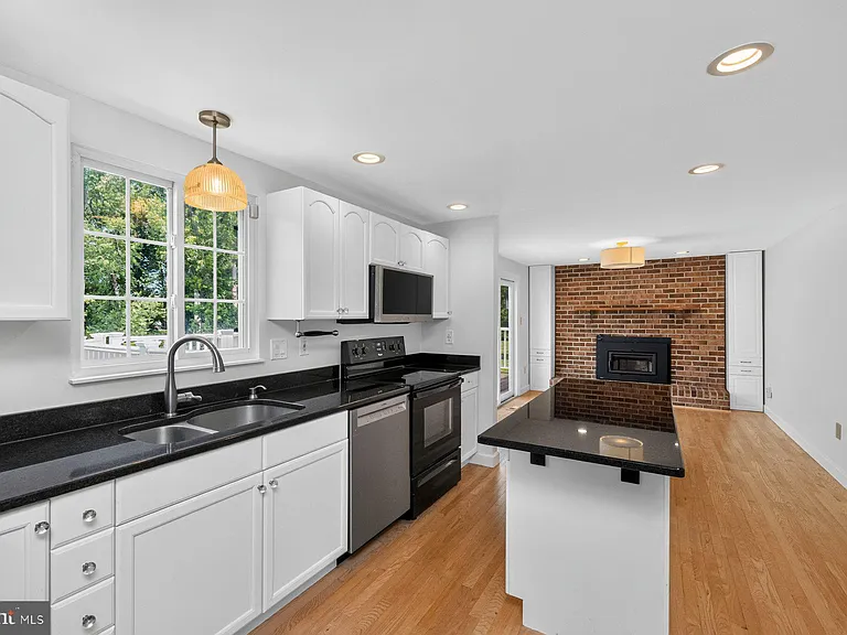 4009 Shallow Brook Ln — Photo 6