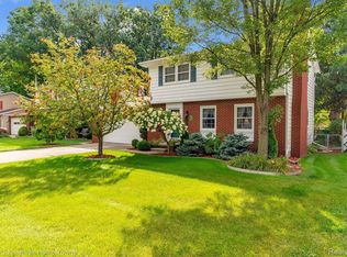 1822 Kennelworth Dr, Port Huron, MI