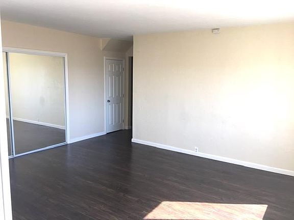 3rd image of 1406 Sassafras St #1/2
