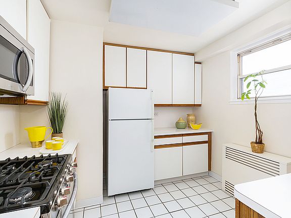 5th image of 5800 Arlington Avenue 9x #9X