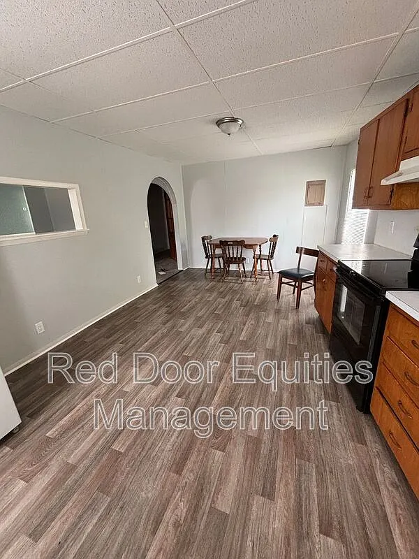 3 bed, 1.0 bath, $1,350 — Photo 4