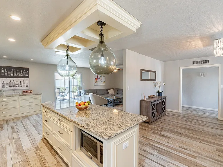 8708 E Vista Dr — Photo 5