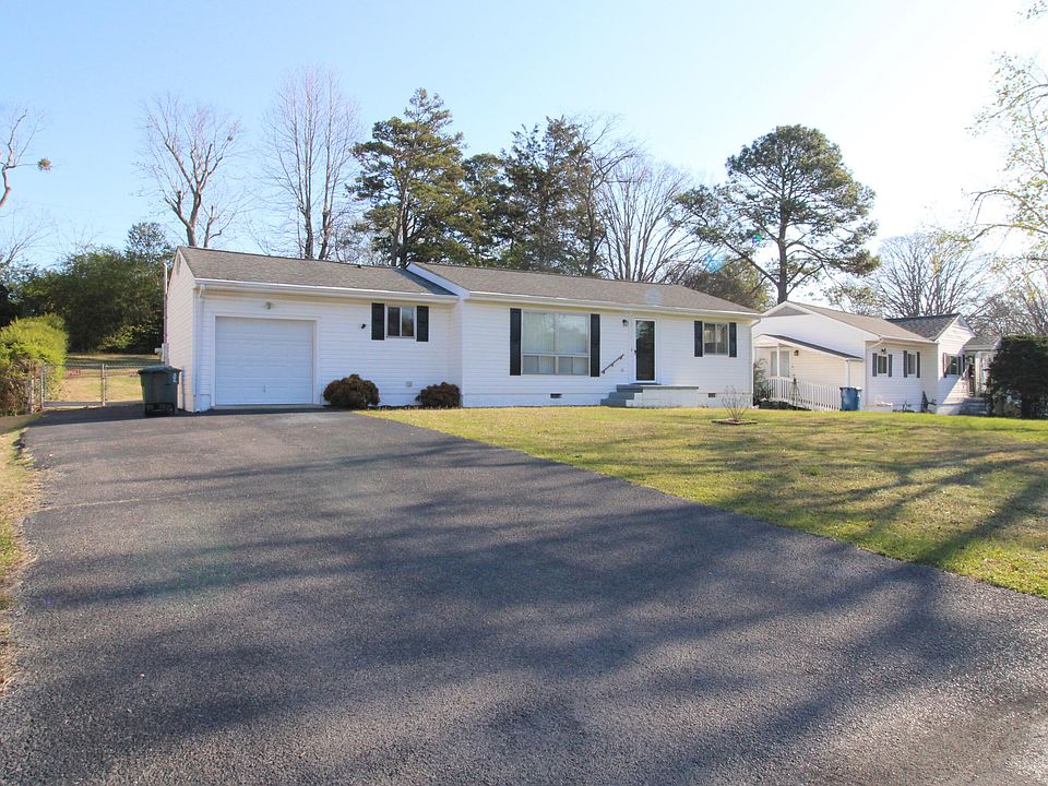 1st image of 1205 Echo Dr
