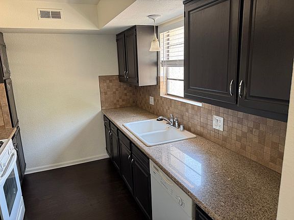 5th image of 3911 Cambridge St #2
