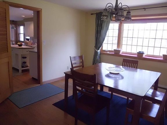 5th image of 15 Mahoney Ave