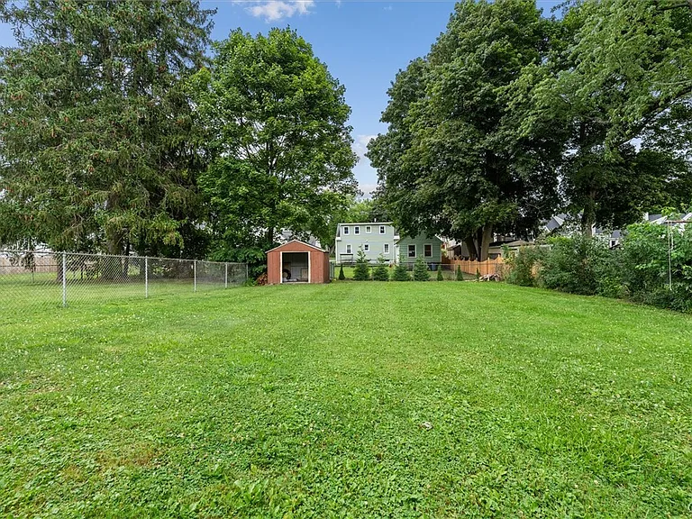 211 Windemere Rd — Photo 23