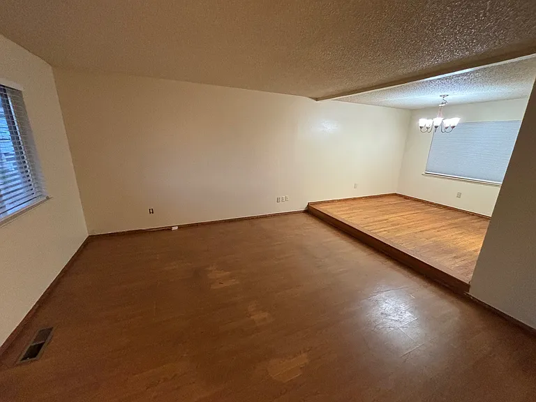 416 Dahlia St — Photo 9