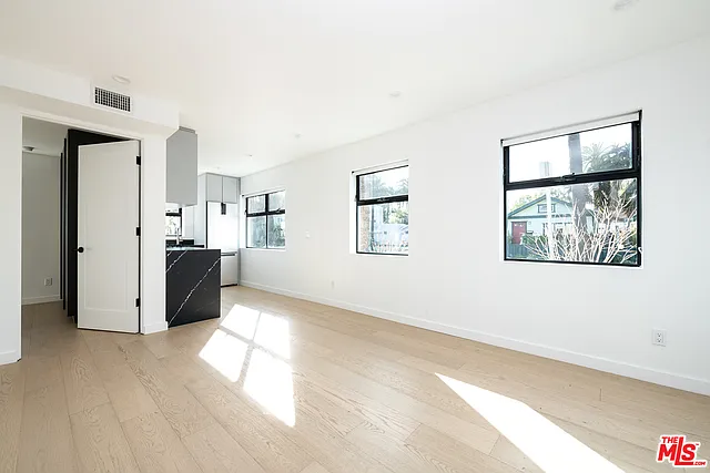 1325 Cabrillo Ave #12 — Photo 8